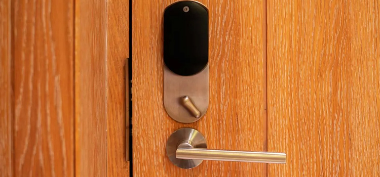 Automatic Locking Door Knob Stanton